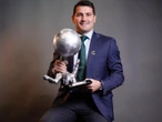 Iker Casillas se enoja con aficionados y luego dice amar a México