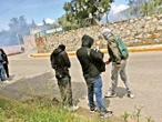 Normalistas tunden sede militar en Chilpancingo; arrancan protestas a 11 años del Caso Ayotzinapa