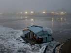 Muelle colapsa en California y queda flotando a la deriva en medio de tormenta