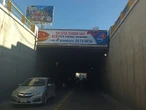 Cierran Domino’s por incluir en publicidad a los baches; ¿venganza?