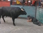 Impactante VIDEO de embestida de toro a sujeto en la Huamantlada