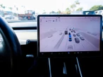 EU investiga software de conducción asistida de autos Tesla por infracciones de tráfico