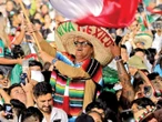 Disfrutan de momento histórico en el Zócalo