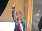Sheinbaum luce vestido de dseño nacional para su primer Grito de Independencia
