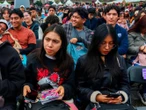 Estos jóvenes y sus familias cobran hoy la beca Benito Juárez y Rita Cetina