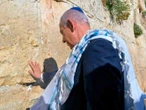Netanyahu ora por Trump en el Muro de los Lamentos tras bombardeo de EU contra Irán