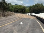 Reabren carretera en Hidalgo tras retiro de espuma tóxica
