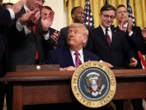 Trump comunica a 530 mil migrantes el fin de permiso humanitario: “EU primero”