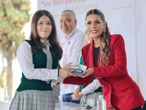 Gobierno de Guerrero entregan más de 4 mil 600 lentes a estudiantes