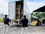 Hallan 84 refrigeradores robados, aún empaquetados, en un tráiler