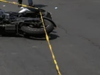 Muere motociclista al chocar contra un camión de carga