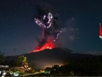 Volcán Lewotobi Laki‑Laki emite columna de ceniza de 10 km en Indonesia