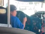 Polémica en Durango; captan a niño manejando camión de transporte público