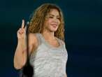 Shakira pone a cantar y bailar a fans afuera de su concierto con ‘Pies descalzos’