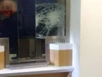 Adolescente intenta robar un banco; al verse acorralado se ‘hace bolita’
