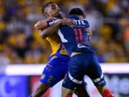¡Se les chispoteó! Confunden a Tigres con Monterrey en ‘Chespirito: Sin querer queriendo’
