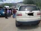 Golpean y queman a presuntos cobradores de préstamos 'gota a gota'