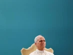 Papa León XIV critica política migratoria de EU; Casa Blanca responde
