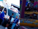 Falla juego mecánico y mujer termina prensada en vagón del ‘Gusanito’