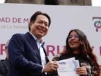 SEP entrega becas a universitarios