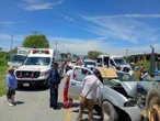 Niña brinca en vehículo y conductora se estrella contra tractor