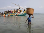Cambio climático: ¿Cuánta gente vive en Nyangai, la isla que se traga el mar?