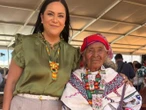 María, mujer wixárika, recibe su Pensión del Bienestar