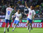 Cruz Azul toma ventaja, pero deja vivo al León