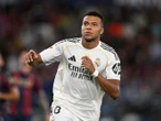 Real Madrid golea y se afianza en la cima de LaLiga