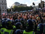 Manifestación masiva de ultraderecha en Reino Unido; 25 detenidos y 26 policías heridos