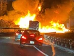 Pipa de combustible se incendia en la autopista México–Puebla; cierran circulación en ambos sentidos