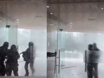 Lluvias intensas derriban puerta en Torre Titanium durante aguacero en Puebla