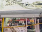 Se hace pasar por cliente para asaltar joyería; se lleva botín de 1 mdp