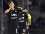 Cruz Azul estrena uniforme, gana y amarra Liguilla directa