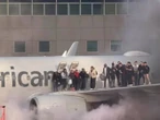 Pánico en el Boeing 737 Max 8 de American Airlines por incendio | VIDEO 