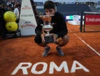 Carlos Alcaraz acecha a Jannik Sinner en la cima de la ATP
