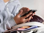 Querétaro aprueba prohibición del uso de celulares en escuelas, ¿qué sanciones habrá?