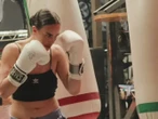 Gala Montes ‘tunde’ a Alana Flores