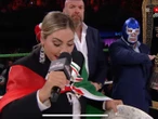 WWE y AAA: Cantante se equivoca con el Himno y estalla la polémica