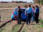 Encobijado, así encontraron un cadáver dentro de un auto en Tlaxcala