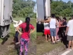 ¿Y los valores? Pobladores saquean camión al que solo se le ponchó una llanta en Chiapas | VIDEO