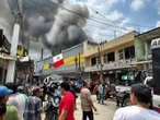 Mujer protege a su bebé con su cuerpo durante incendio en tienda departamental
