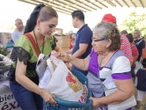 Evelyn Salgado entrega apoyos del Tianguis del Bienestar a familias de Ayutla