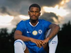 Chelsea refuerza su defensa con Jorrel Hato