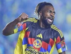 Saint-Maximin se burla de un aficionado de Pumas