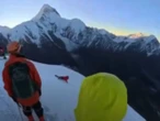 Alpinista se quita el arnés para una selfie y cae 200 metros | VIDEO