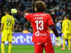 Guillermo Ochoa se acerca a un nuevo descenso