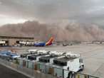 Tormenta de polvo 'oscurece' Phoenix; paraliza vuelos, deja miles sin luz y casi nula visibilidad
