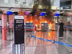 Hombre rocía en mostradores y provoca incendio en el Aeropuerto de Milán; fue detenido