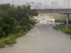 Lluvias en Nuevo León provocan cierres viales y operativos de emergencia
